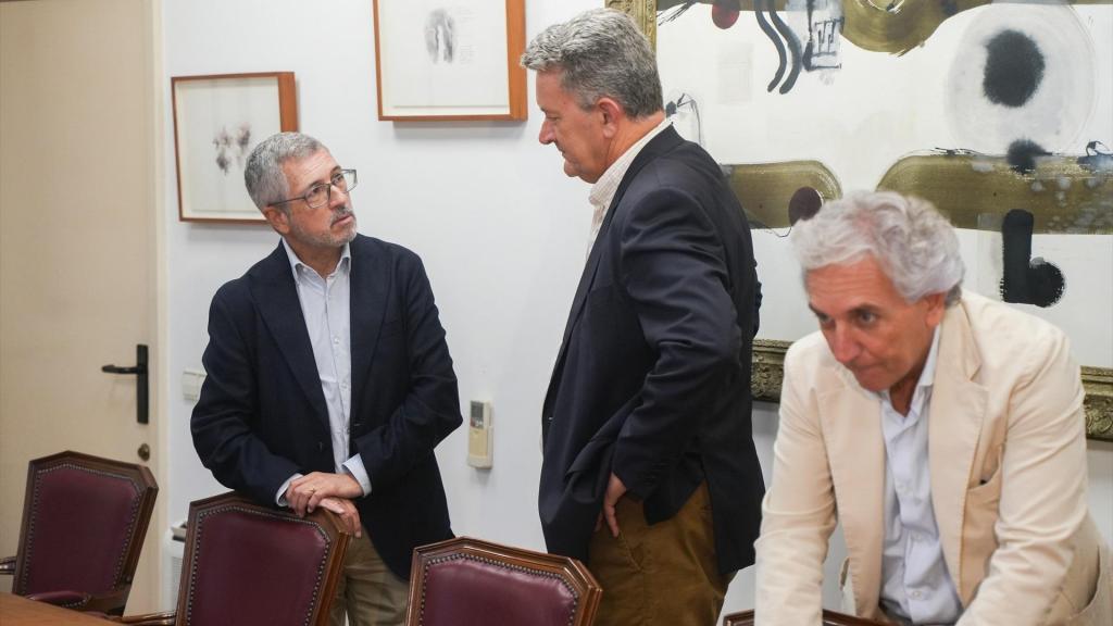 Hugo Morán junto a Martínez Mus. Jorge Gil / Europa Press