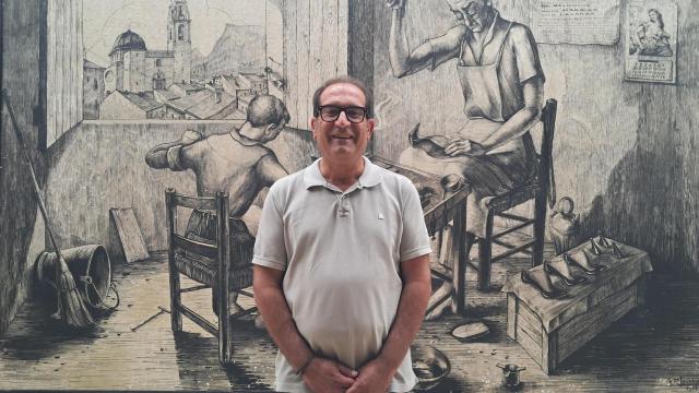 El concejal de Fiestas de Elda, David Guardiola, en el Museo del Calzado.