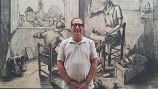 El concejal de Fiestas de Elda, David Guardiola, en el Museo del Calzado.