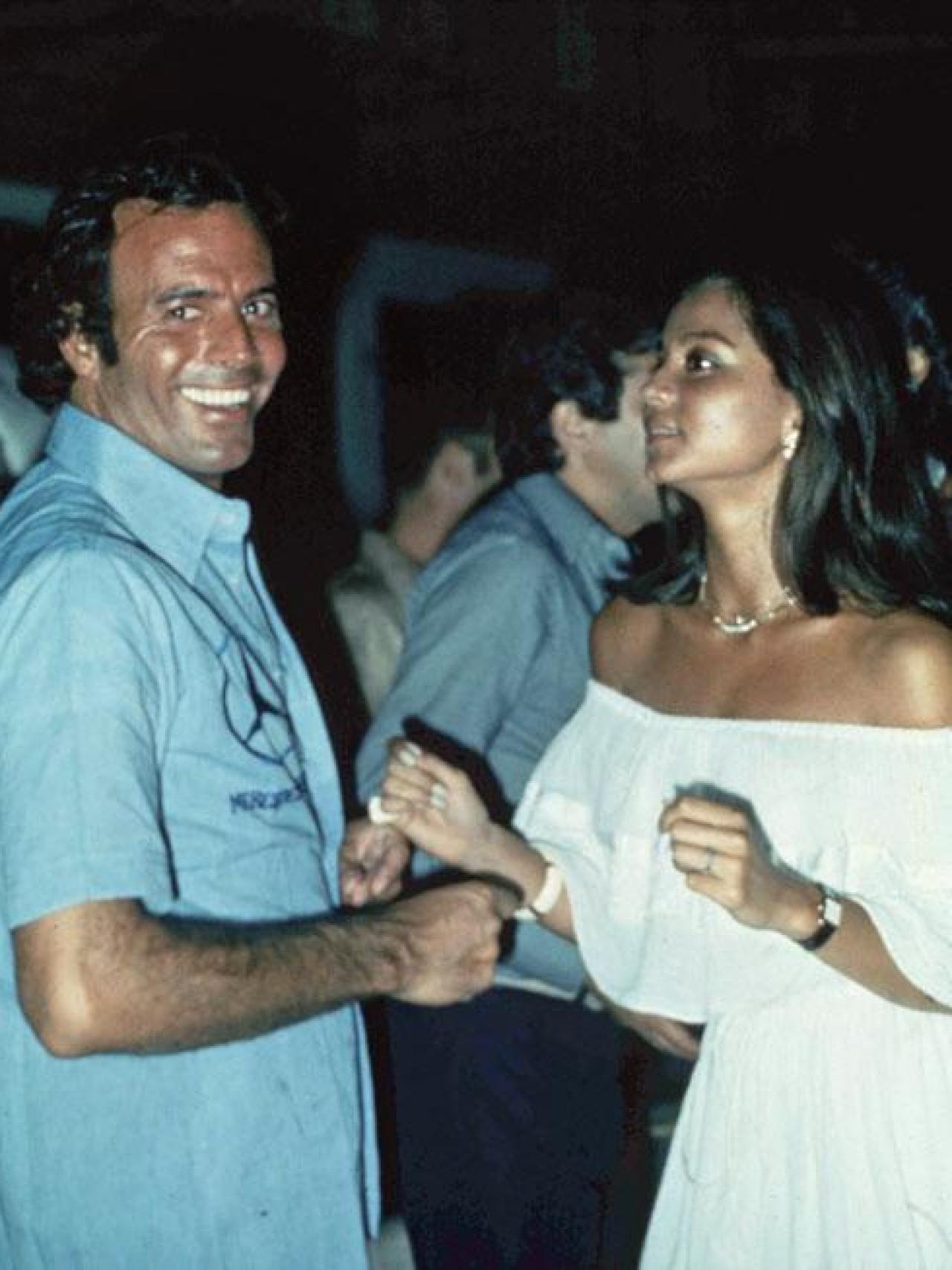 Isabel Preysler y Julio Iglesias, en 1970.