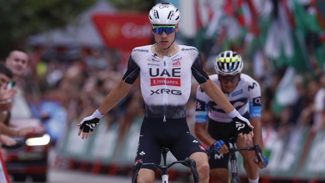 Ayuso se impone a Romo en los últimos metros de la 12ª etapa de La Vuelta.