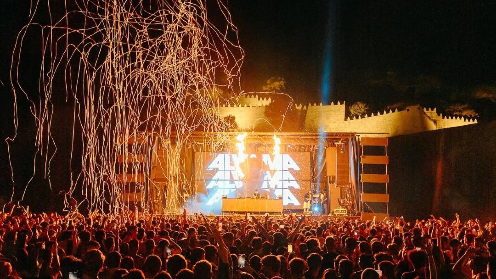 Actuación de la orquesta Panorama City.