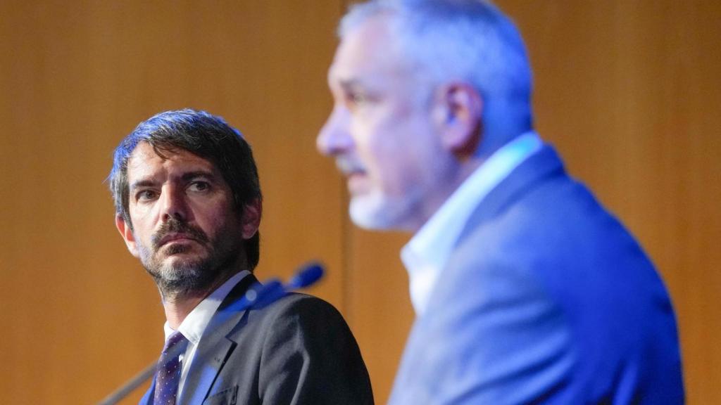 El ministro de Cultura, Ernest Urtasun (i) y el director general de Cultura de la UNESCO, Ernesto Ottone, durante la presentación de Mondiacult 2025, este jueves en Barcelona. Foto: EFE/ Enric Fontcuberta
