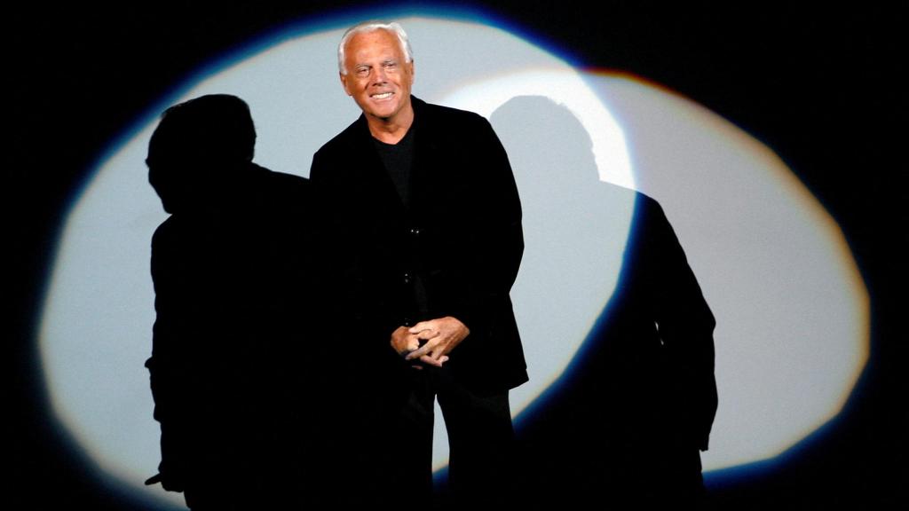 El diseñador italiano, en una imagen de archivo durante la presentación de la colección Otoño/Invierno 2007/08 de Emporio Armani durante la Semana de la Moda de Milán el 15 de enero de 2007.