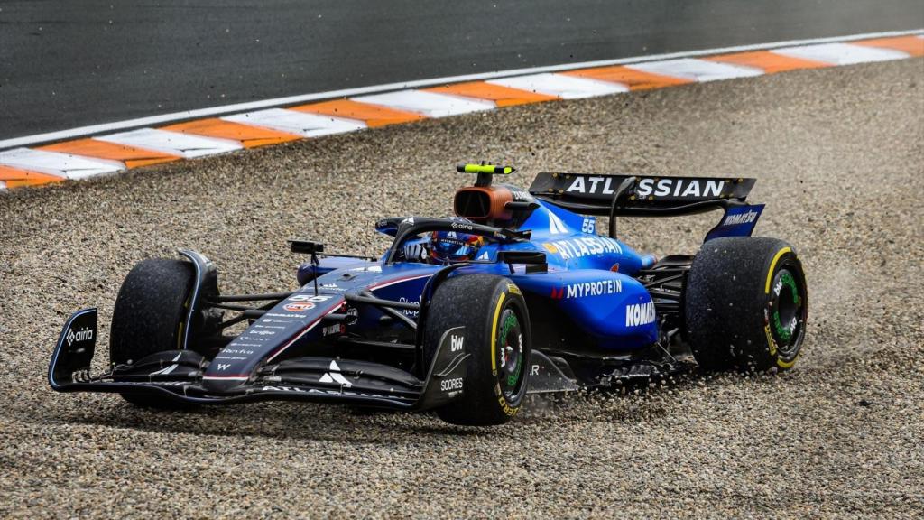 Carlos Sainz, en la grava durante el GP de Países Bajos.