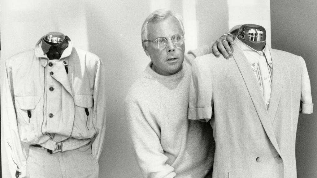 El virtuoso diseñador en una imagen en blanco y negro.