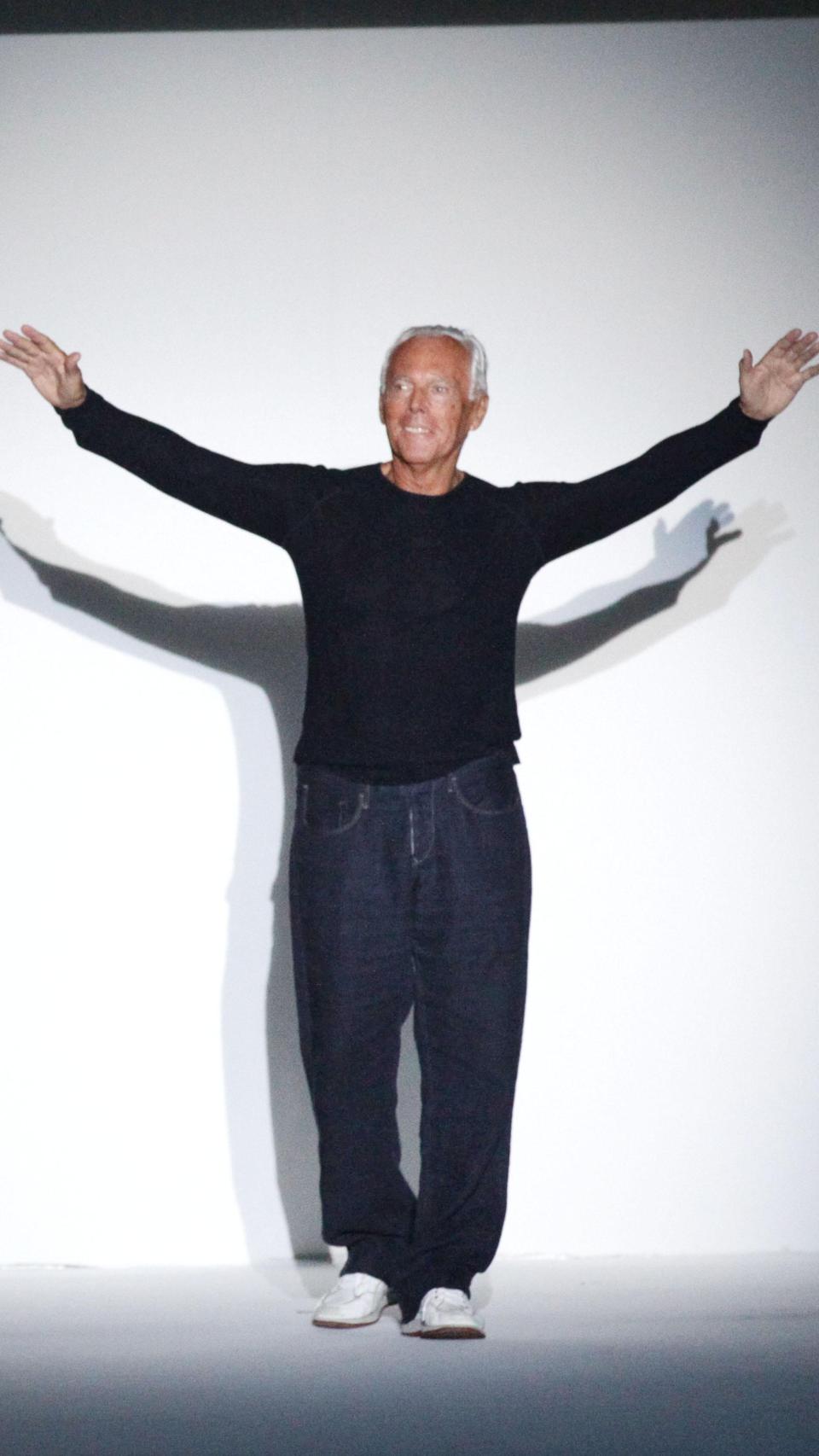 Armani, durante uno de sus emblemáticos desfiles.