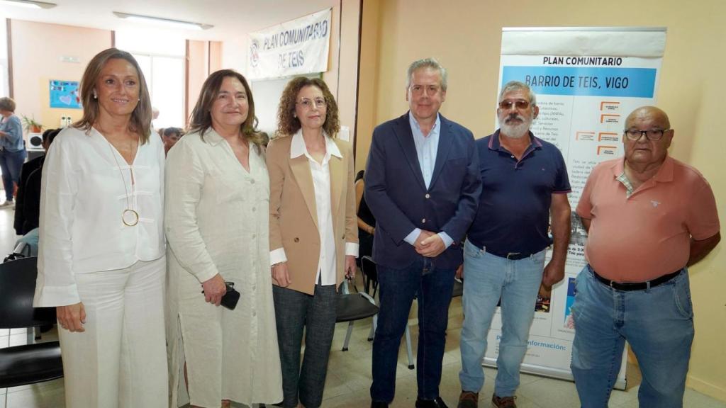 Visita del conselleiro de Sanidade, Antonio Gómez Caamaño, al Plan Comunitario de Teis