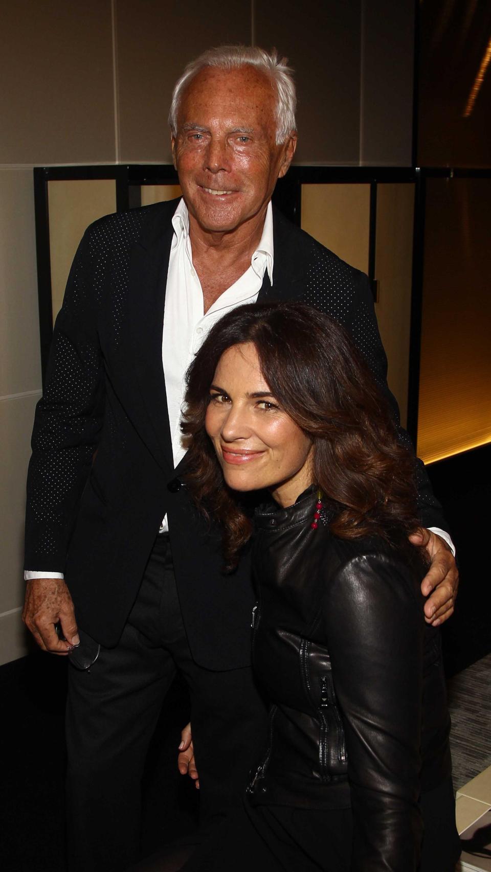 Giorgio Armani, acompañado de su sobrina-nieta, Roberta.