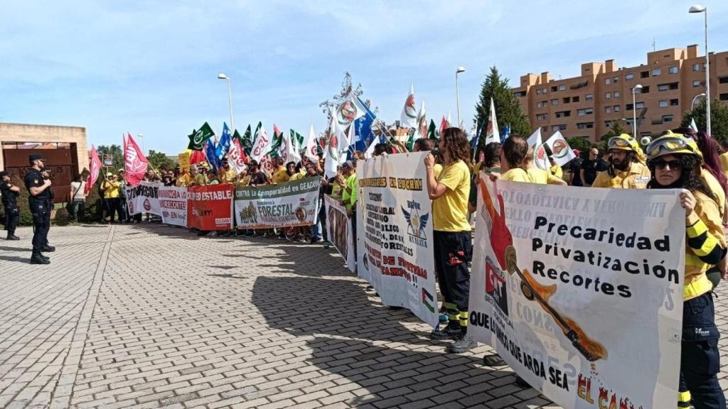 Protesta de los sindicatos del Geacam. Foto: CCOO.