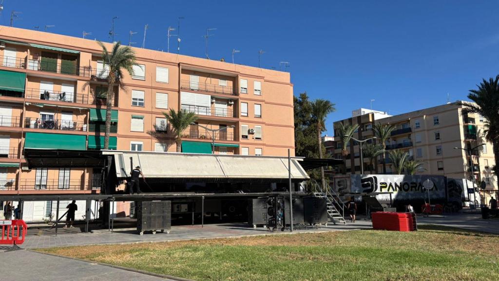 Montaje de la Orquesta Panorama en Moncada (Valencia). EE