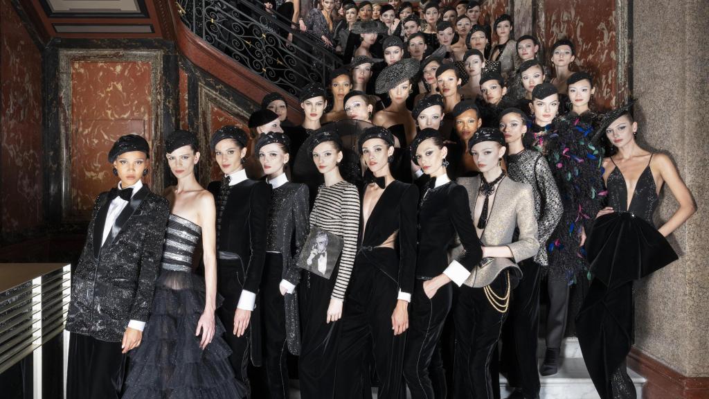 Imagen de campaña de la colección Giorgio Armani Privè FW2526.