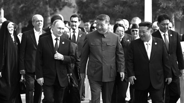 El presidente ruso, Vladímir Putin; el presidente chino, Xi Jinping; y el líder norcoreano, Kim Jong-un.