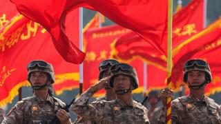 Soldados chinos participan en el desfile militar para conmemorar el 80 aniversario del fin de la Segunda Guerra Mundial, en Pekín.
