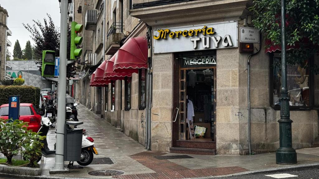 Mercería Tuya, situada en una esquina del cruce entre las calles México y Venezuela