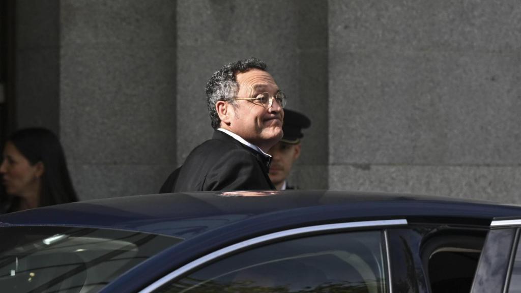 El fiscal general, Álvaro García Ortiz, sale del coche en la puerta del TS.