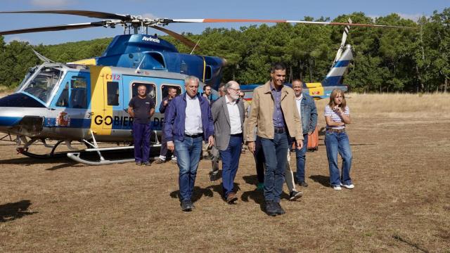 El presidente del Gobierno, Pedro Sánchez, visita la base de la Brigada de Refuerzo en Incendios Forestales, Brif, de Tabuyo del Monte (León)