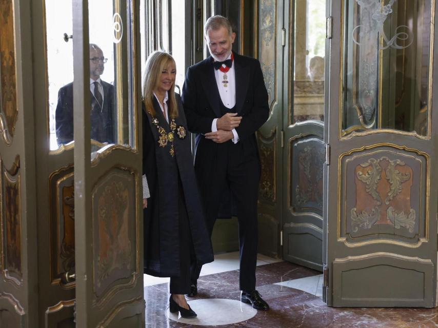 El rey Felipe VI es recibido por la presidenta del Tribunal Supremo y el CGPJ, Isabel Perelló.