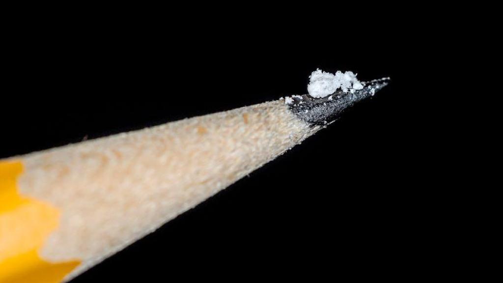 La dosis mortal de fentanilo en comparación con la punta de un lápiz.