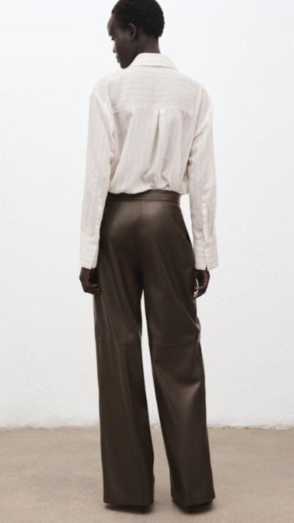 Pantalón Wide Leg de efecto de piel de Mango.