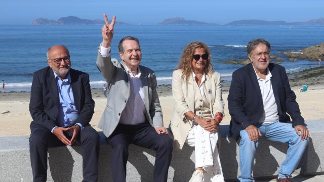 Abel Caballero, junto a Carmela Silva, Abel Losada y Francisco Javier Pardo, en la inauguración del nuevo paseo de Samil