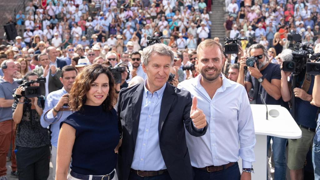 Isabel Díaz Ayuso, Alberto Núñez Feijóo y Alberto Escribano en Arganda del Rey.