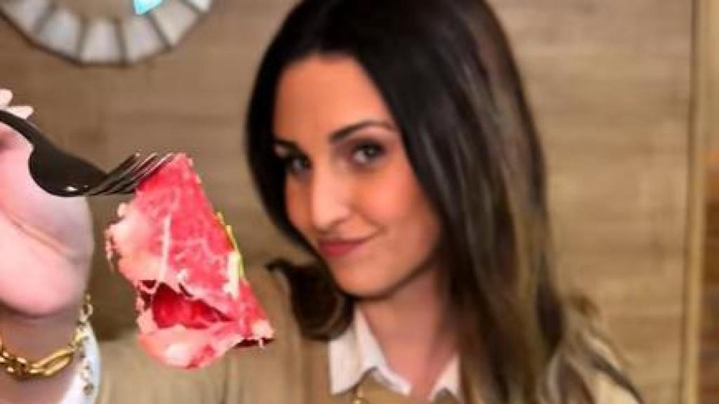 Paga 50 euros por cenar carne en un restaurante de Valencia y no da crédito.