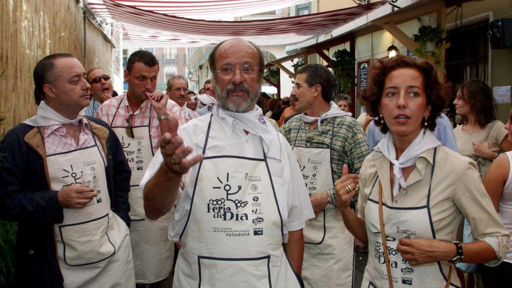 Inauguración oficial de la Feria de Día con la presencia del entonces alcalde de la ciudad, Javier León de la Riva junto a Mercedes Cantalapiedra.