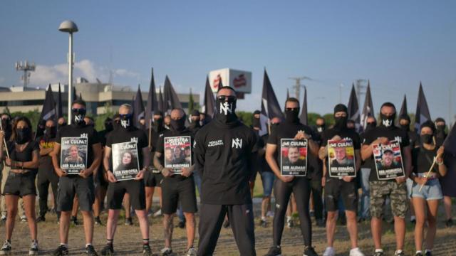 Varios miembros de la asociación, en una imagen promocional de su web.