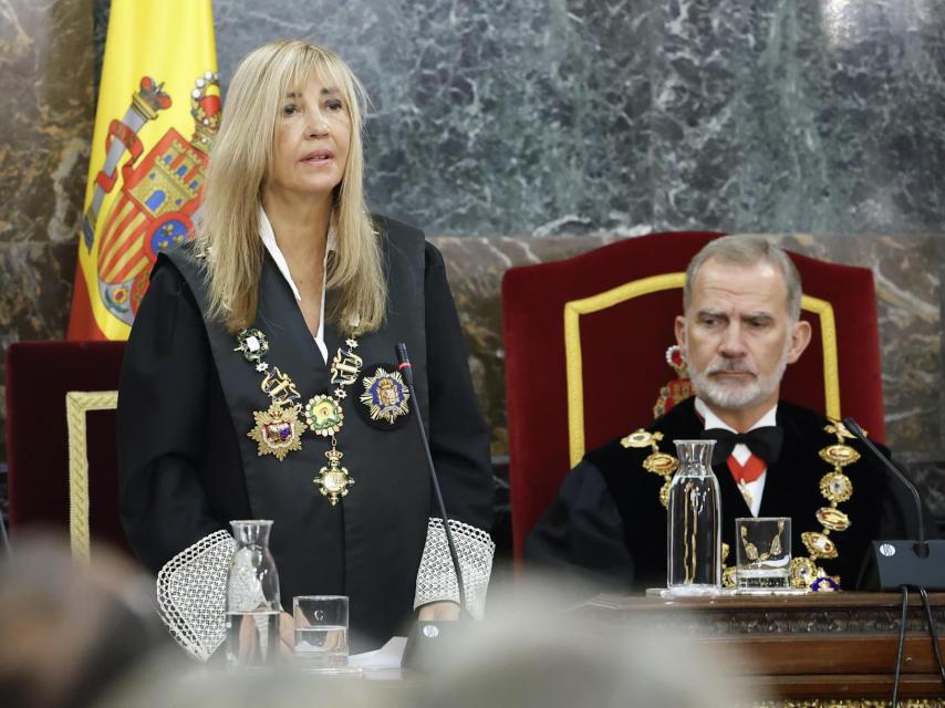 La presidenta del Tribunal Supremo y el Consejo General del Poder Judicial (CGPJ), Isabel Perelló, junto al rey Felipe VI.