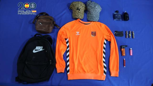 Material requisado al detenido por la Policía Nacional