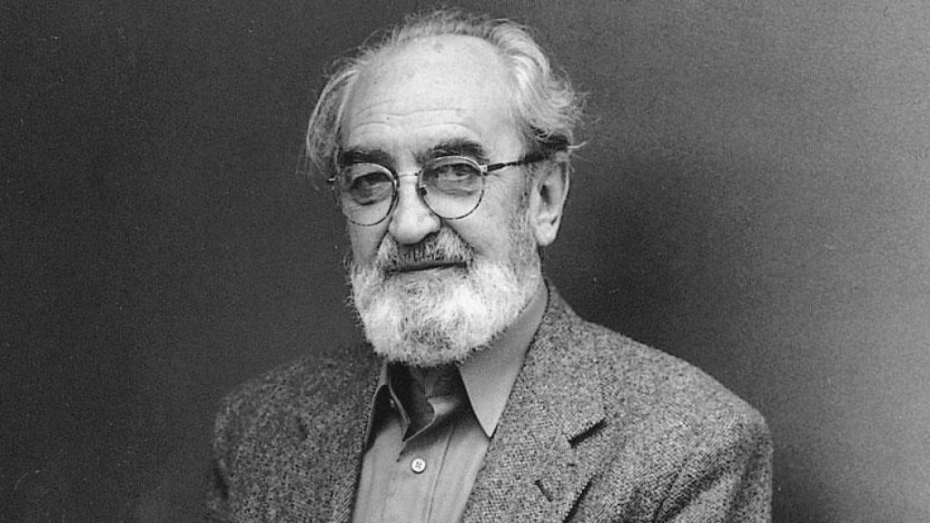 Ángel González en Oviedo, 1997. Foto: Luis Montoto / Editorial Luna de Abajo