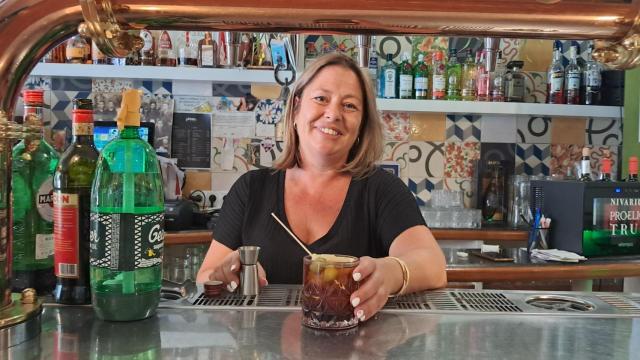 Ana González, propietaria de Plaza 4 Gastrobar en Elda