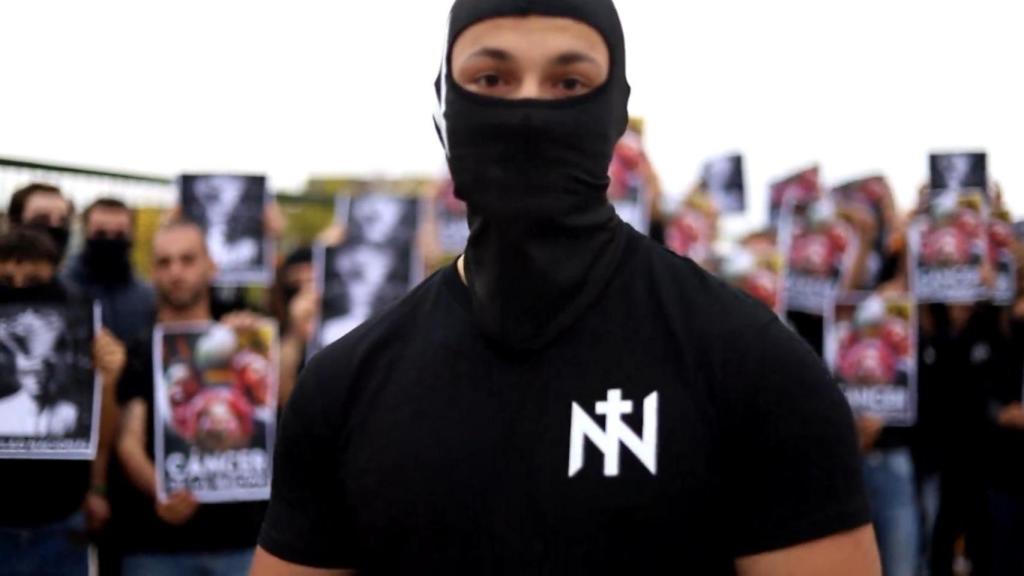 Otra imagen, con su líder en primer plano.