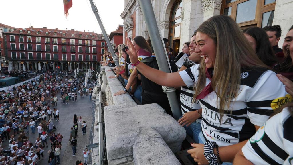 Pregón de las jugadoras del CPLV Munia Panteras y el Colina Clinic El Salvador las Ferias y Fiestas de la Virgen de San Lorenzo de Valladolid