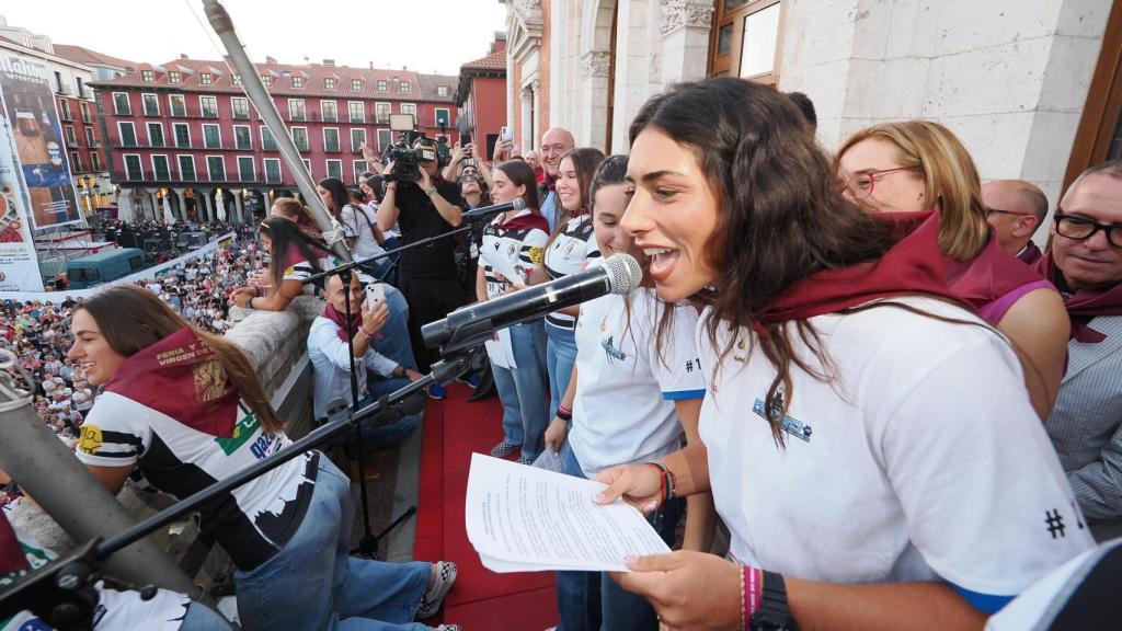 Pregón de las jugadoras del CPLV Munia Panteras y el Colina Clinic El Salvador las Ferias y Fiestas de la Virgen de San Lorenzo de Valladolid