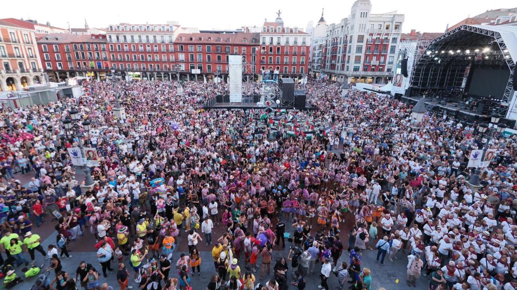 Pregón de las jugadoras del CPLV Munia Panteras y el Colina Clinic El Salvador las Ferias y Fiestas de la Virgen de San Lorenzo de Valladolid