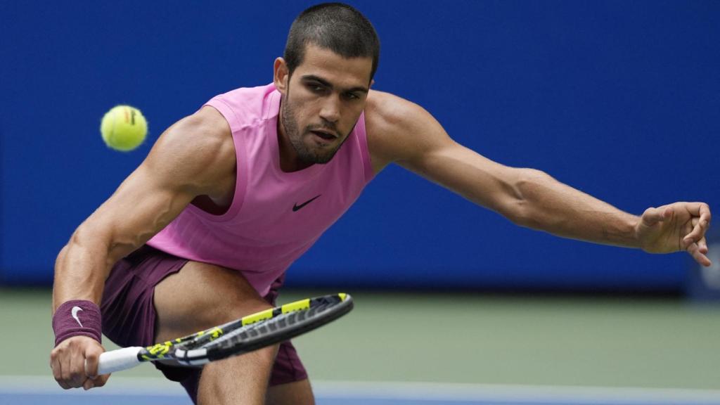 Alcaraz, durante su duelo de semifinales contra Novak Djokovic.