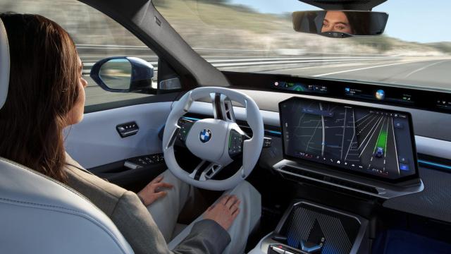 El BMW iX3 permite conducir sin manos en el volante con el sistema de Qualcomm