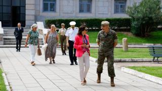 Margarita Robles visita a los soldados ucranianos que se forman en la Academia de Infantería de Toledo: todas las fotos