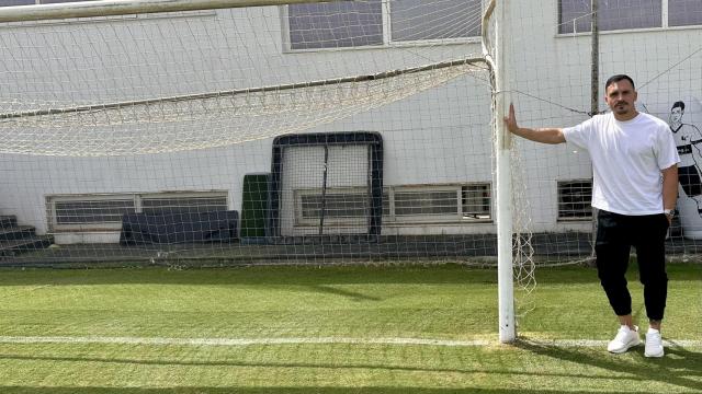 Alfonso Herrero, portero del Málaga, posa para EL ESPAÑOL de Málaga en el Anexo de La Rosaleda