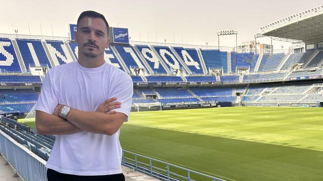 Alfonso Herrero, portero del Málaga, posa para EL ESPAÑOL de Málaga en el Anexo de La Rosaleda