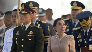 La princesa Bajrakitiyabha y su padre, el rey de Tailandia.