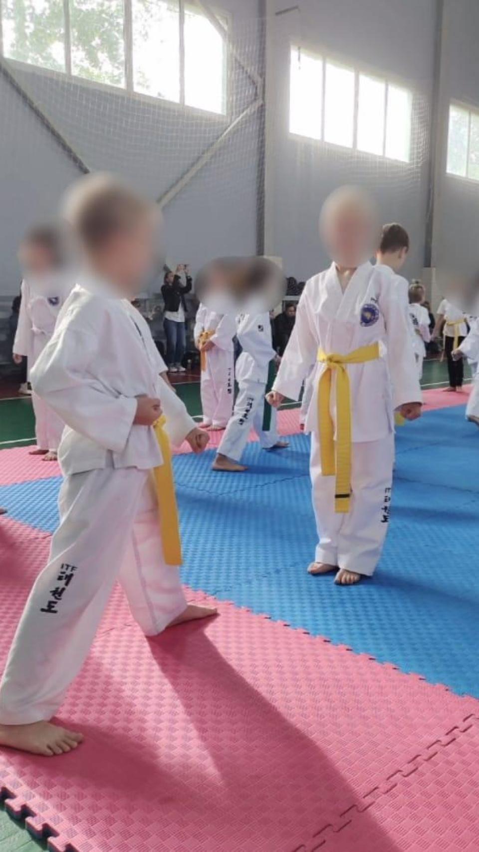 Miguel en clases de artes marciales en Rusia.