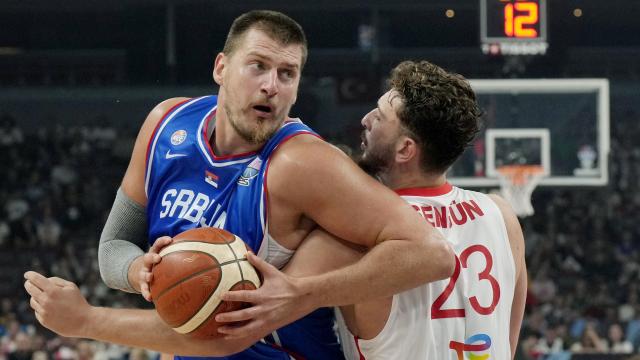 El serbio Nikola Jokic y el turco Alperen Sengun, dos de los jugadores más destacados de la fase de grupos.