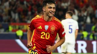 Pedri celebra un gol con la Selección