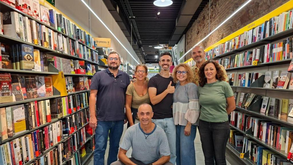 Personal de la Librería Luces en Málaga.