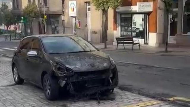 Imagen tras el incendio en la avenida Sanjurjo Badia de Vigo.