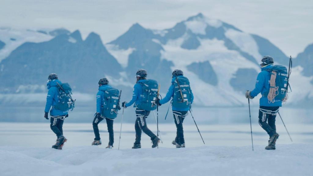 Los cinco séniors, durante el trekking entre glaciares que realizaron esta semana.