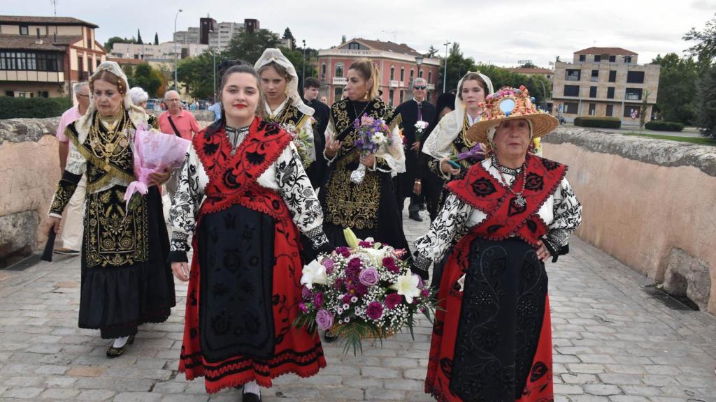 Ofrenda floral a la patrona de Salamanca
